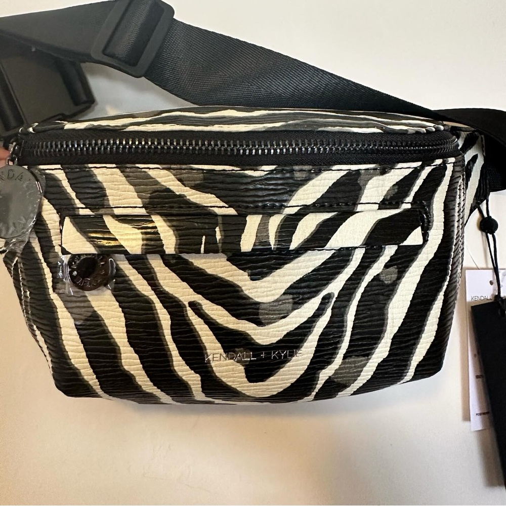 NWT KENDALL & KYLIE PURSE
